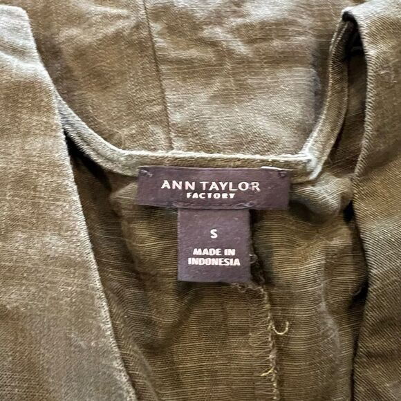3 for $30! Ann Taylor green 100% lyocell button down top - Picture 3 of 7